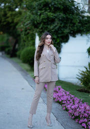 Ensemble tailleur : veste et pantalon en beige