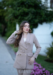 Ensemble tailleur : veste et pantalon en beige