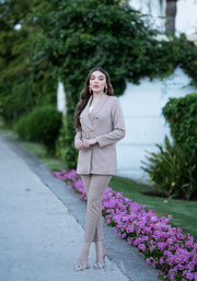 Ensemble tailleur : veste et pantalon en beige