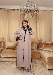 Djellaba traditionnelle en beige sable avec Qmiss