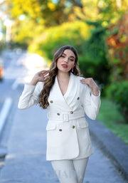 Ensemble tailleur : veste et pantalon en blanc cassé