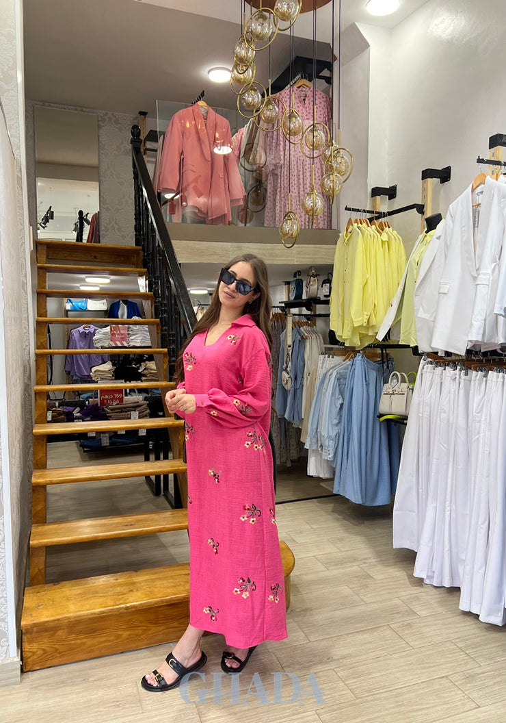 Robe brodée en rose fuchsia