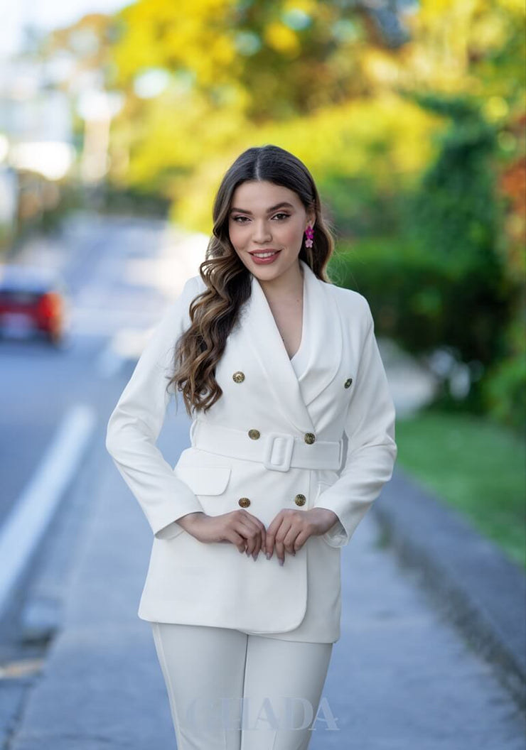 Ensemble tailleur : veste et pantalon en blanc cassé