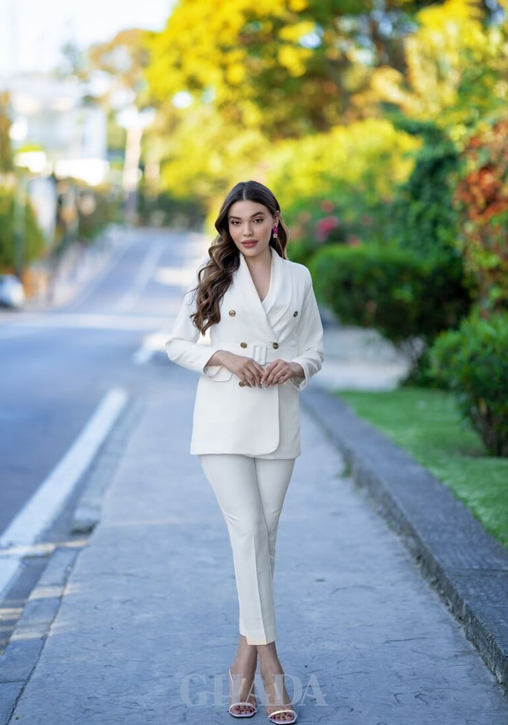 Ensemble tailleur : veste et pantalon en blanc cassé