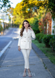 Ensemble tailleur : veste et pantalon en blanc cassé