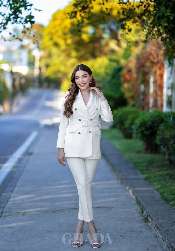 Ensemble tailleur : veste et pantalon en blanc cassé