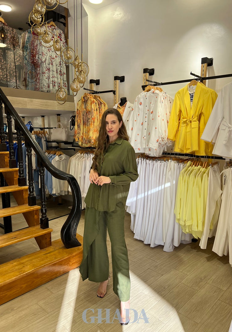 Ensemble chemisier et pantalon en vert kaki
