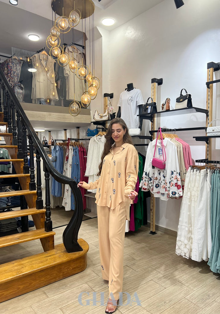 Ensemble chemise brodé & pantalon en beige