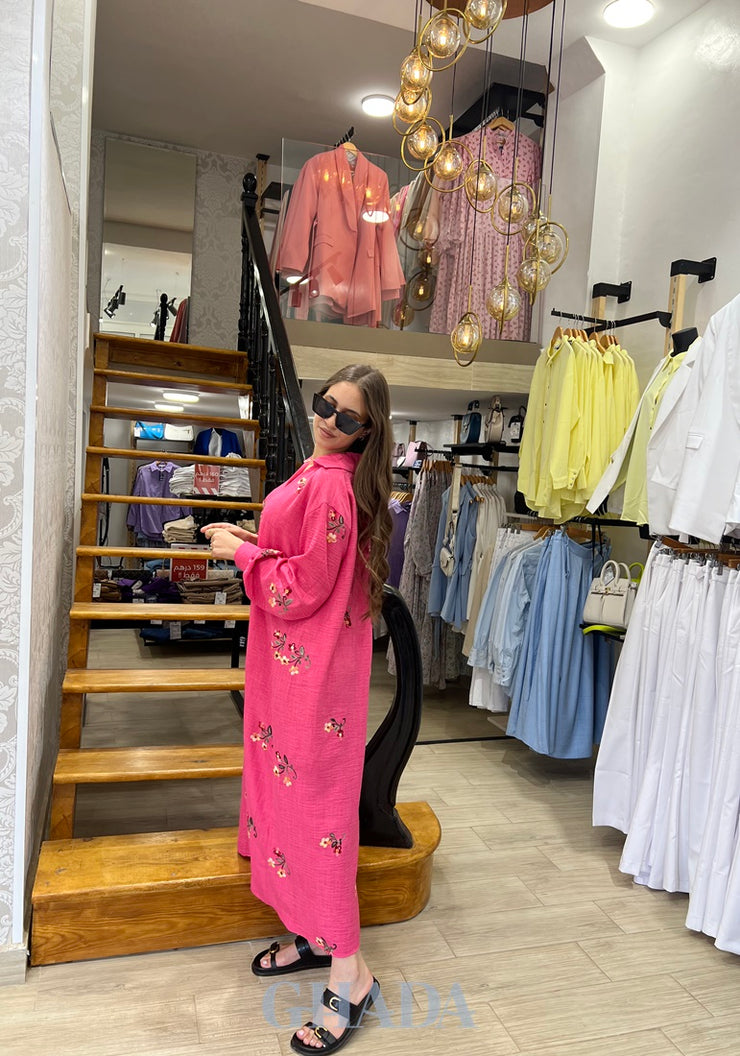 Robe brodée en rose fuchsia