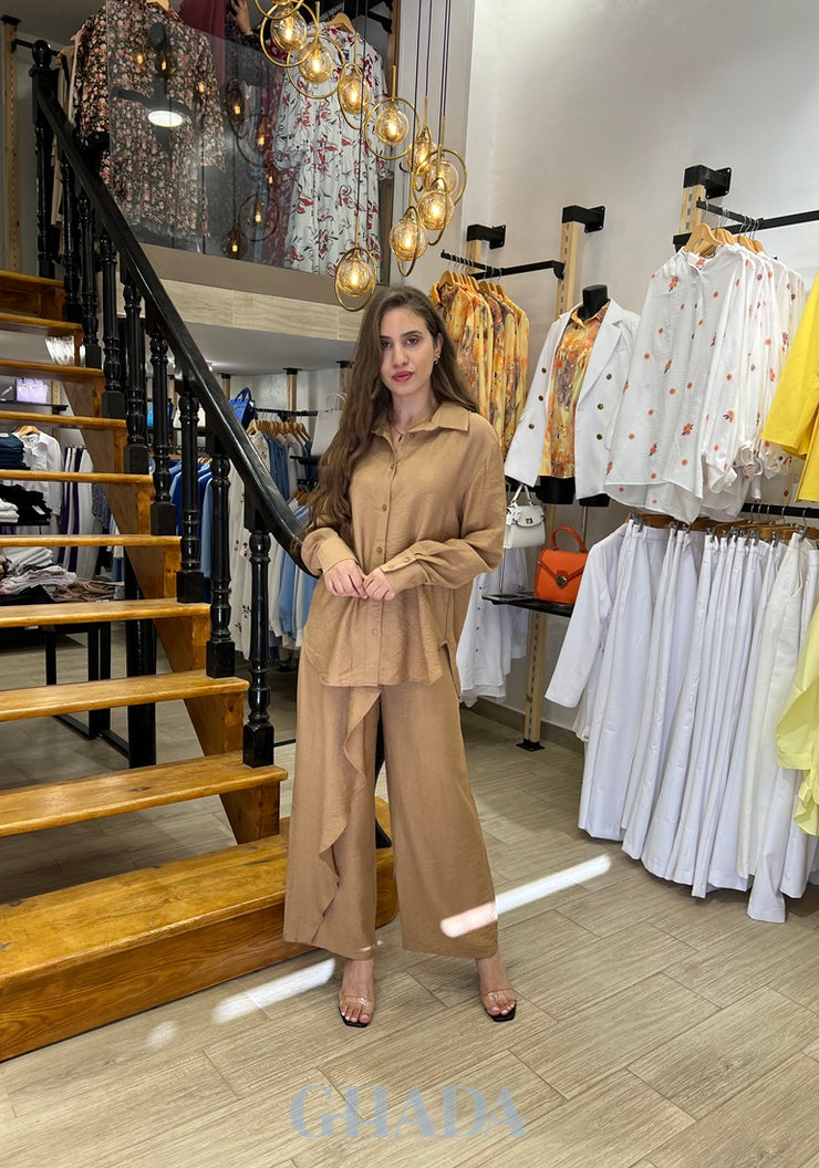 Ensemble chemisier et pantalon en beige foncé