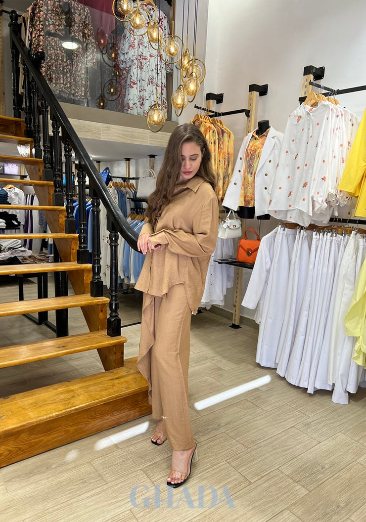 Ensemble chemisier et pantalon en beige foncé