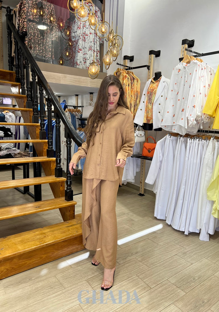 Ensemble chemisier et pantalon en beige foncé