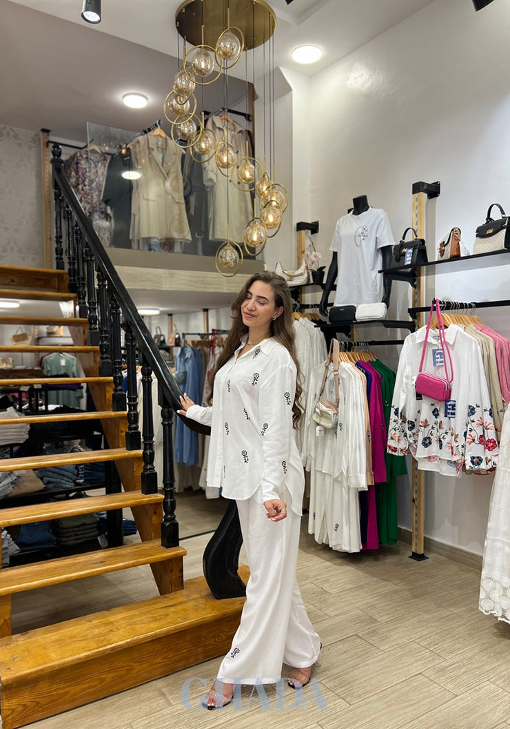 Ensemble chemise brodé & pantalon en blanc