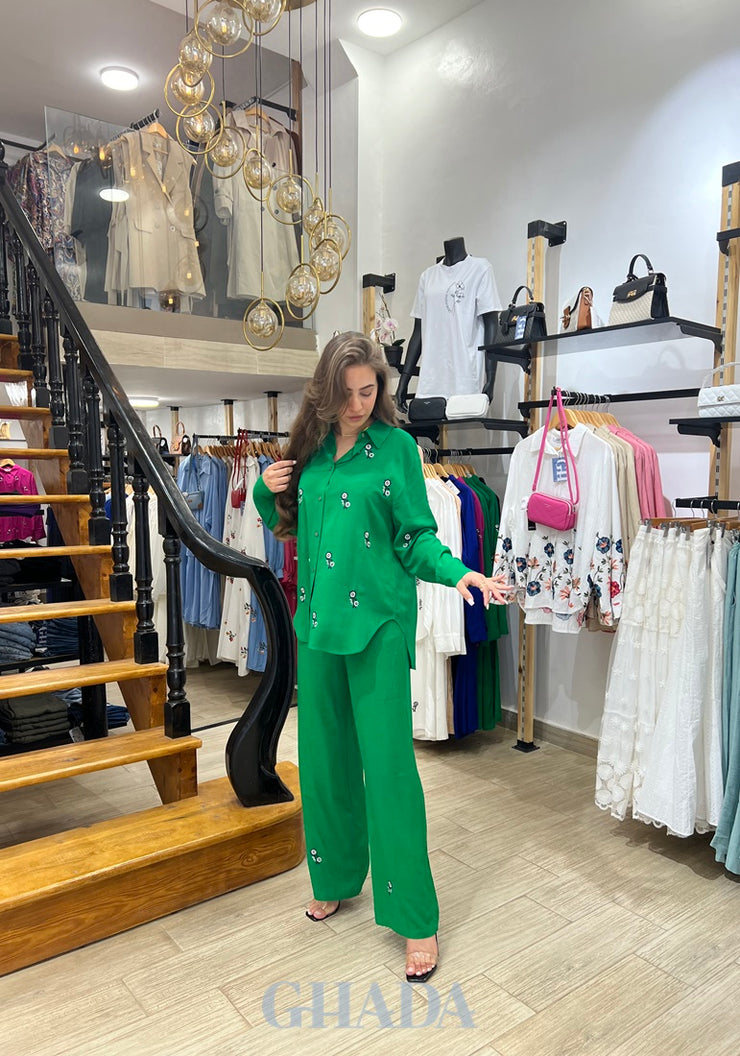Ensemble chemise brodé & pantalon en vert gazon