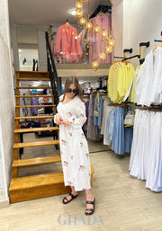 Robe brodée en blanc