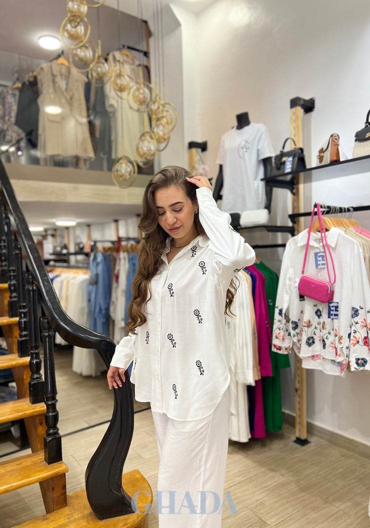 Ensemble chemise brodé & pantalon en blanc