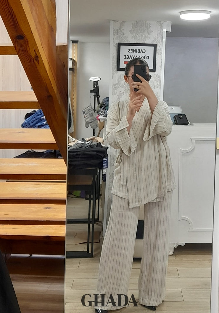Ensemble en lin à rayures en beige