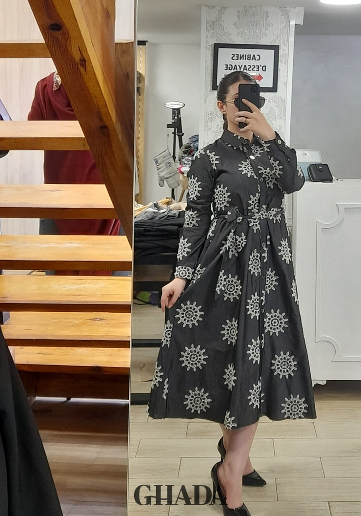 Robe en denim brodée