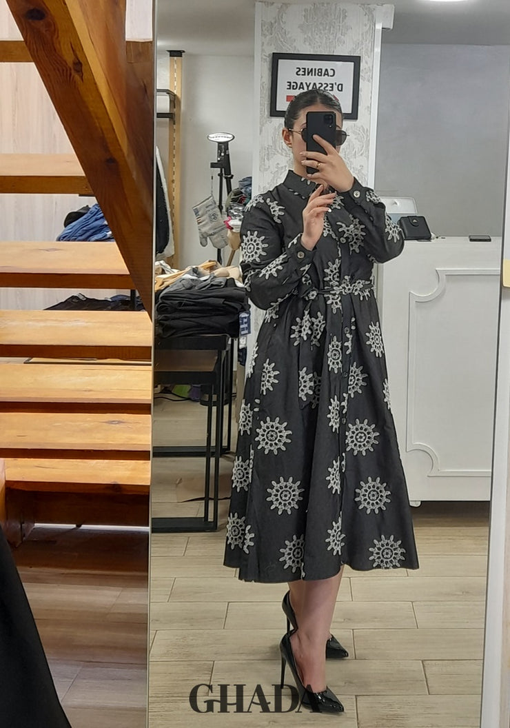 Robe en denim brodée