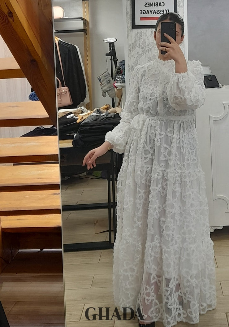 Robe blanche en dentelle