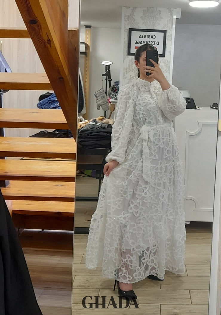 Robe blanche en dentelle