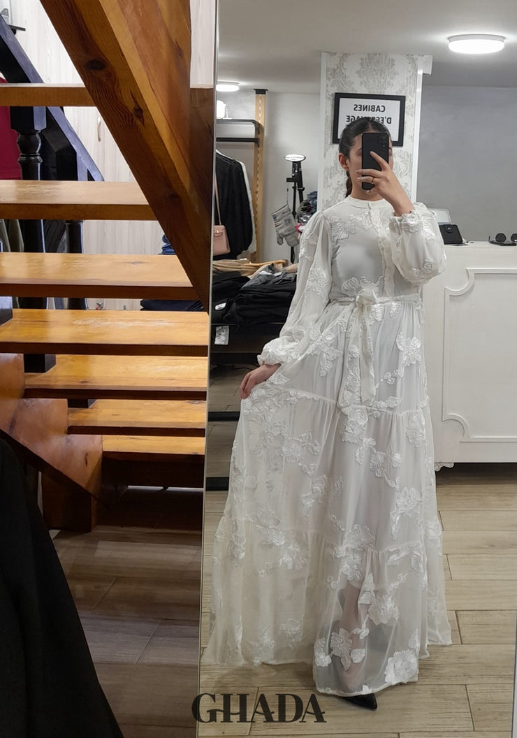 Robe blanche en dentelle