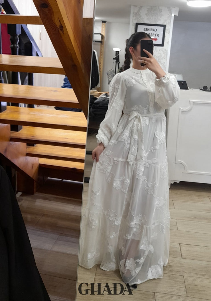 Robe blanche en dentelle