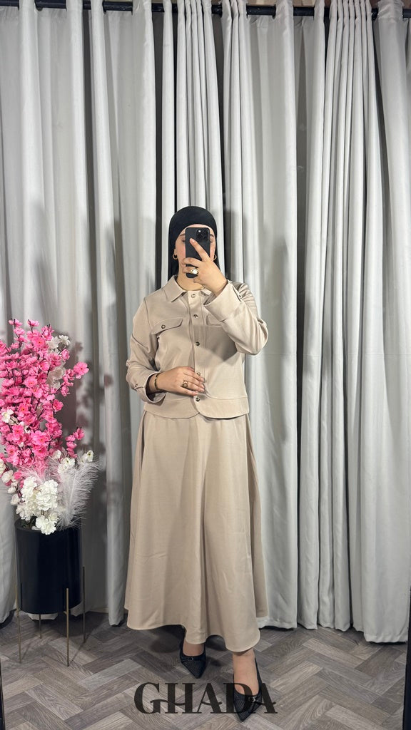 Ensemble veste et jupe en beige