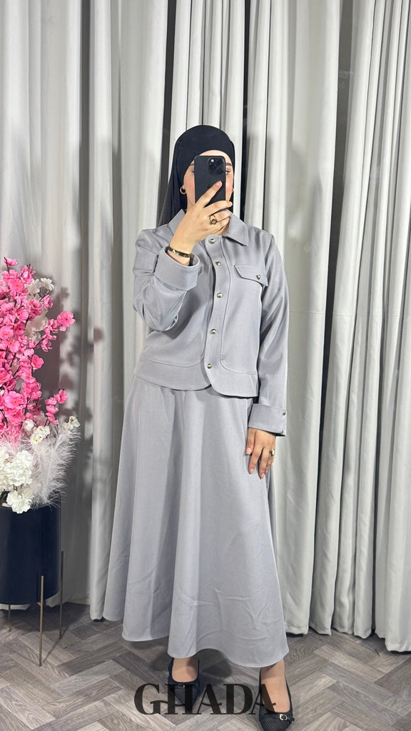 Ensemble veste et jupe en gris