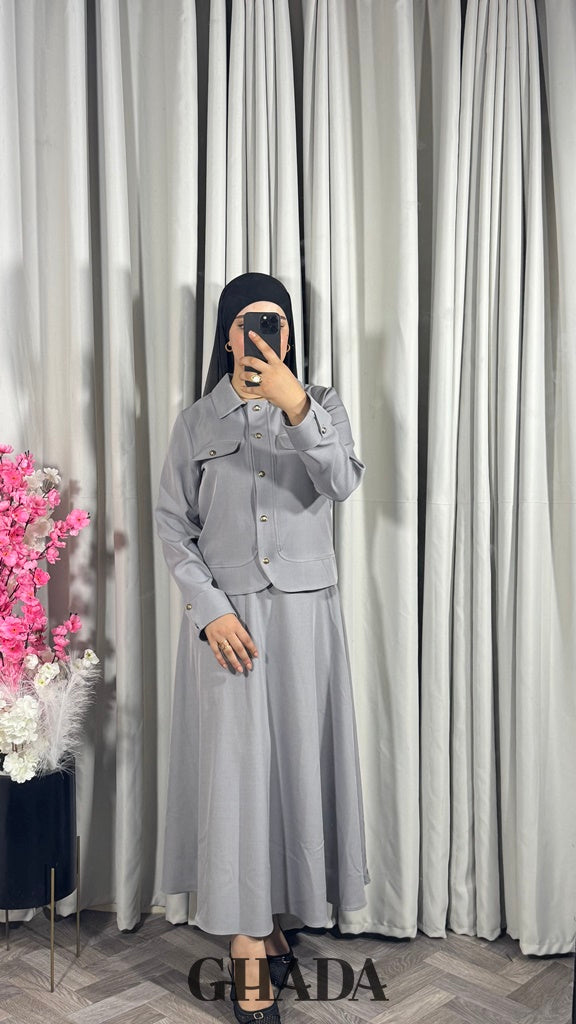 Ensemble veste et jupe en gris