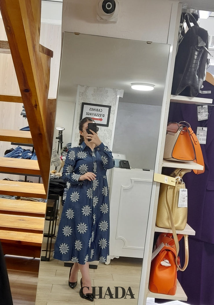 Robe en denim brodée