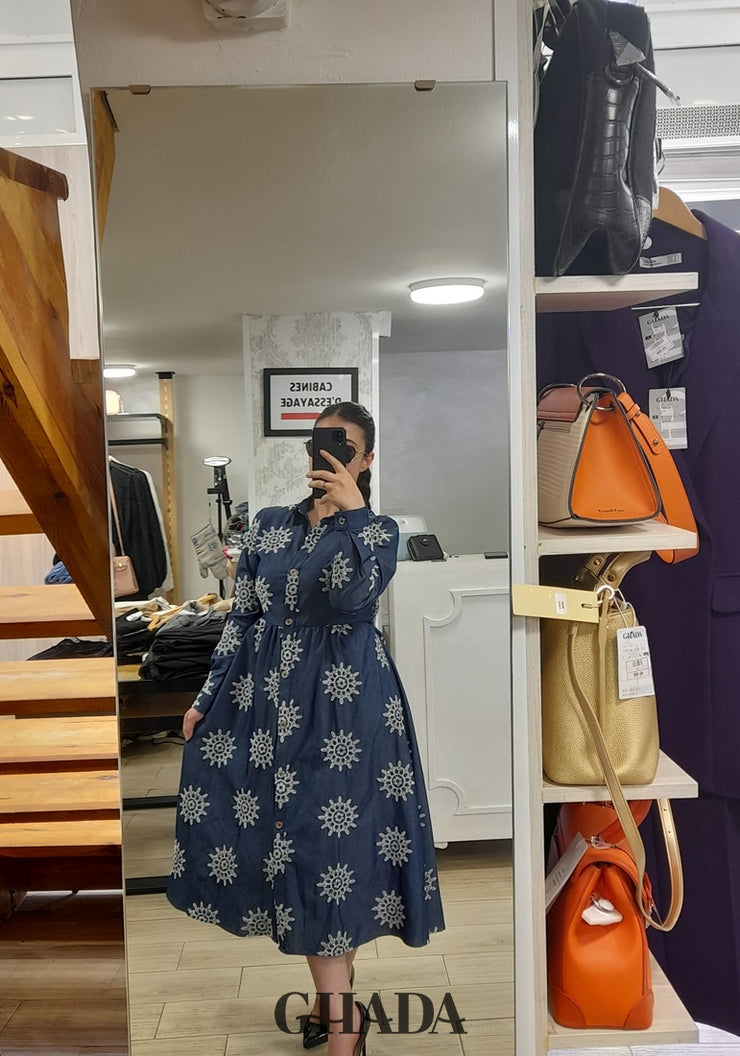 Robe en denim brodée
