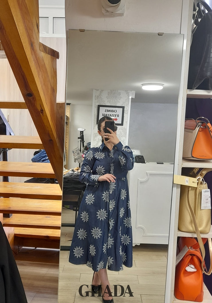Robe en denim brodée