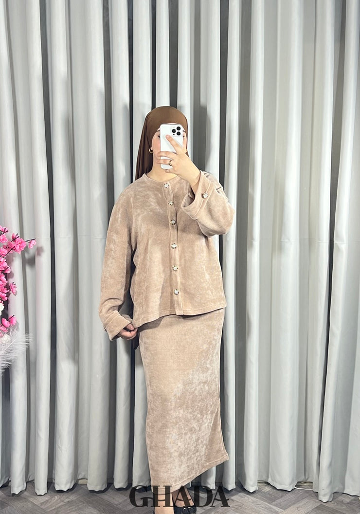 Ensemble en maille avec jupe en beige