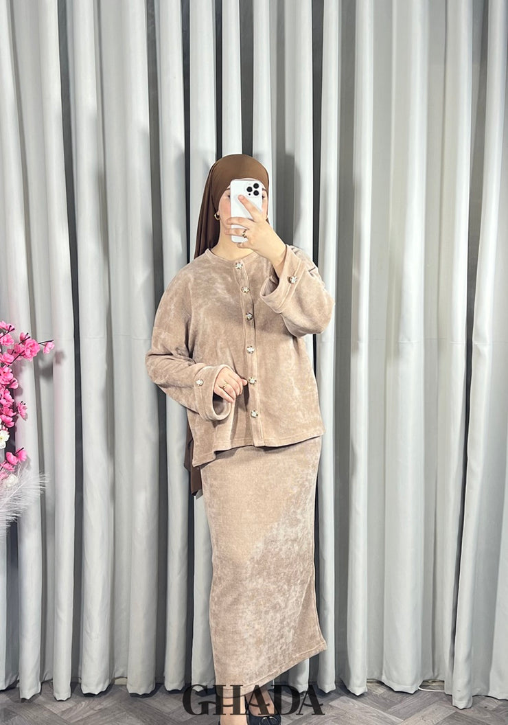 Ensemble en maille avec jupe en beige