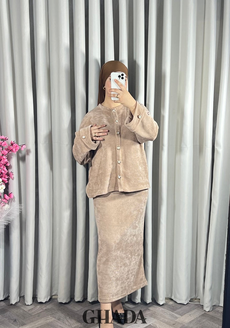 Ensemble en maille avec jupe en beige