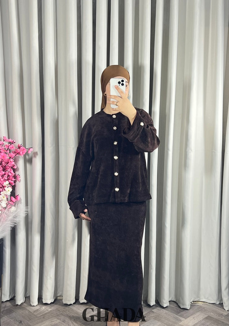 Ensemble en maille avec jupe en marron foncé