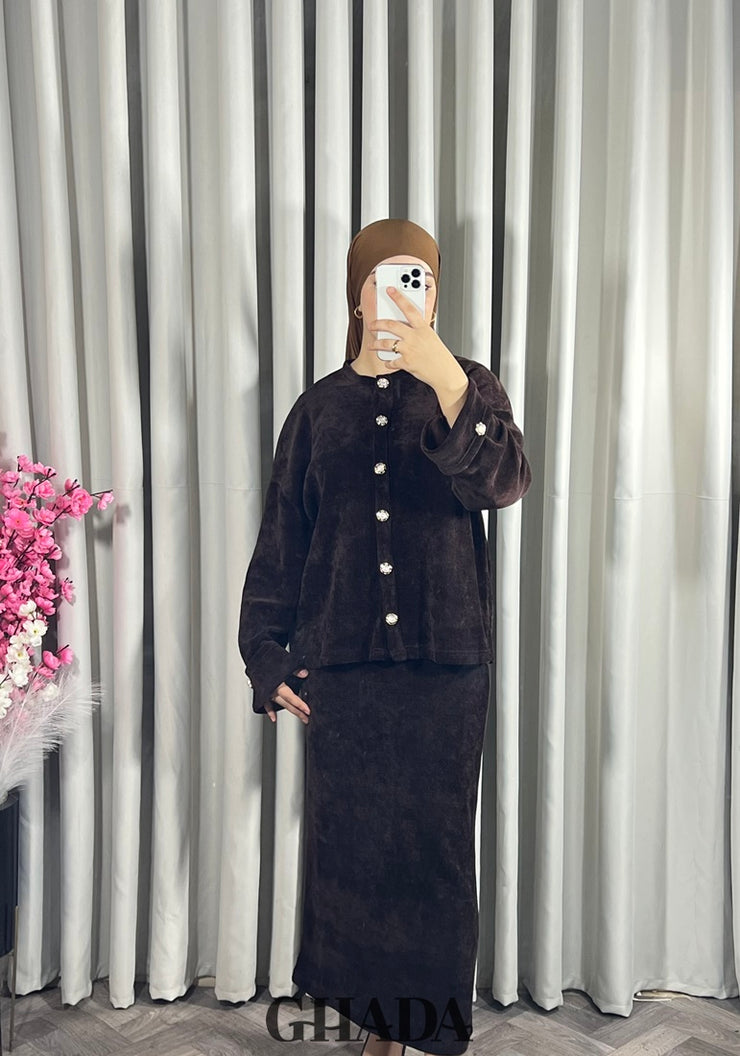 Ensemble en maille avec jupe en marron foncé