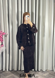 Ensemble en maille avec jupe en marron foncé