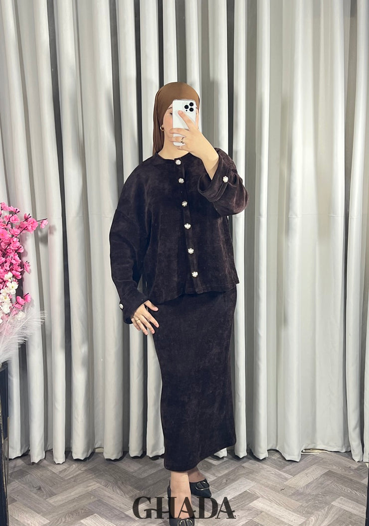 Ensemble en maille avec jupe en marron foncé