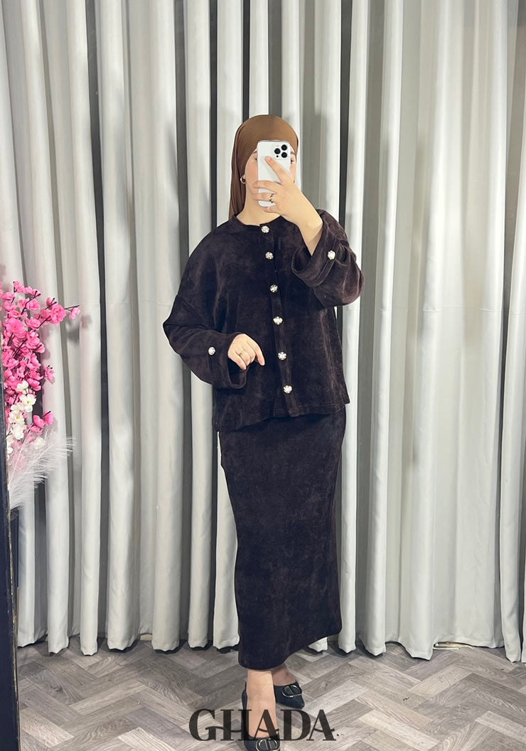 Ensemble en maille avec jupe en marron foncé