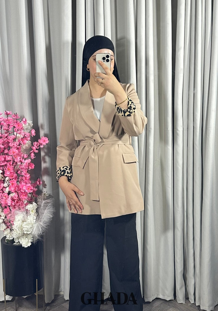 Veste beige à motif léopard