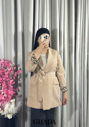 Veste beige à motif léopard