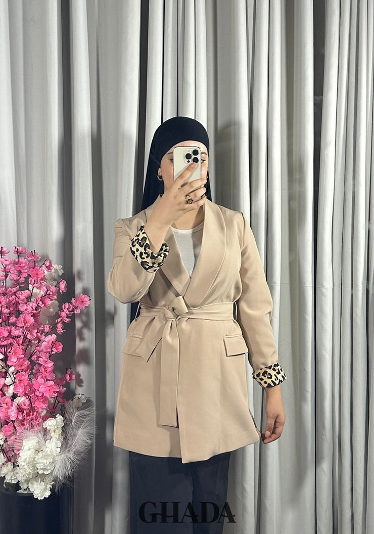 Veste beige à motif léopard