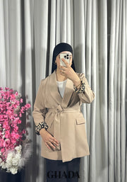 Veste beige à motif léopard