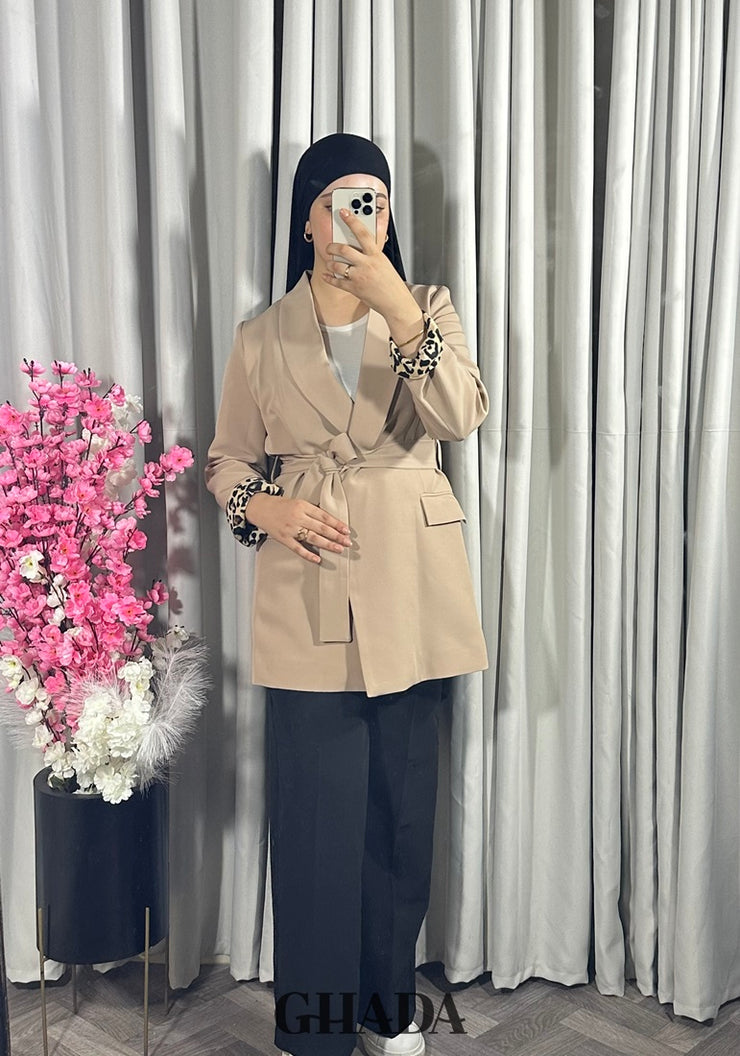 Veste beige à motif léopard