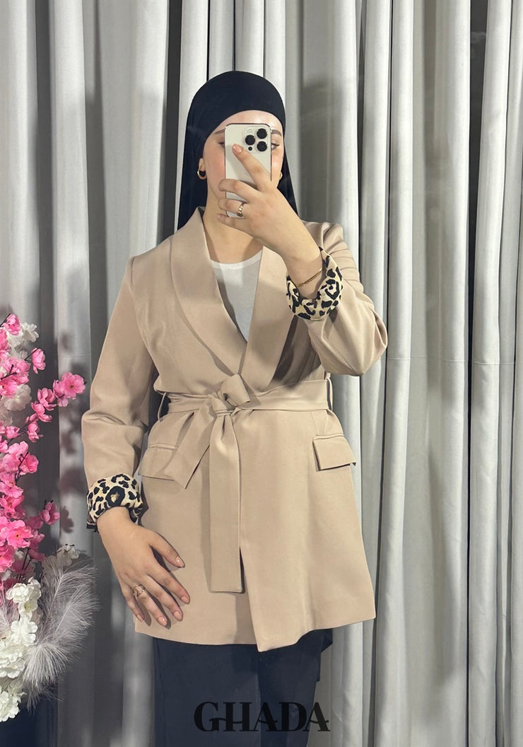 Veste beige à motif léopard