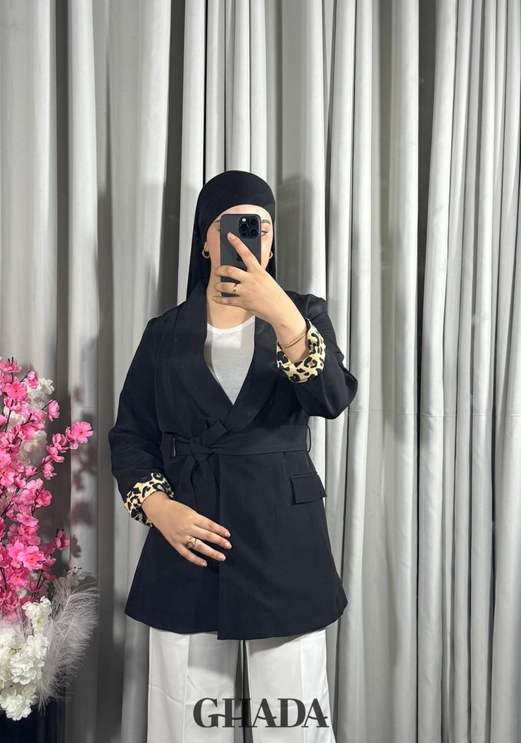 Veste noire à motif léopard