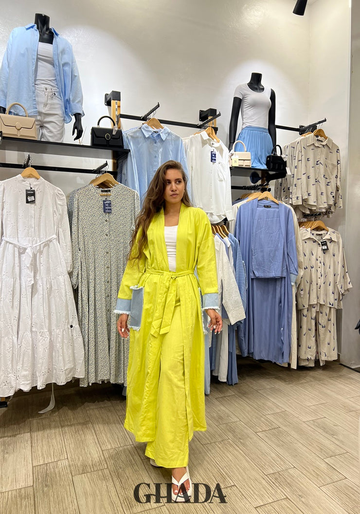 Ensemble satiné avec détail en denim