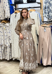 Robe brodée